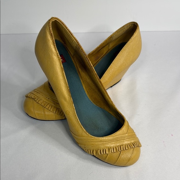 BC Footwear Yellow Wedges with Elegant Style - Picture 1 of 9